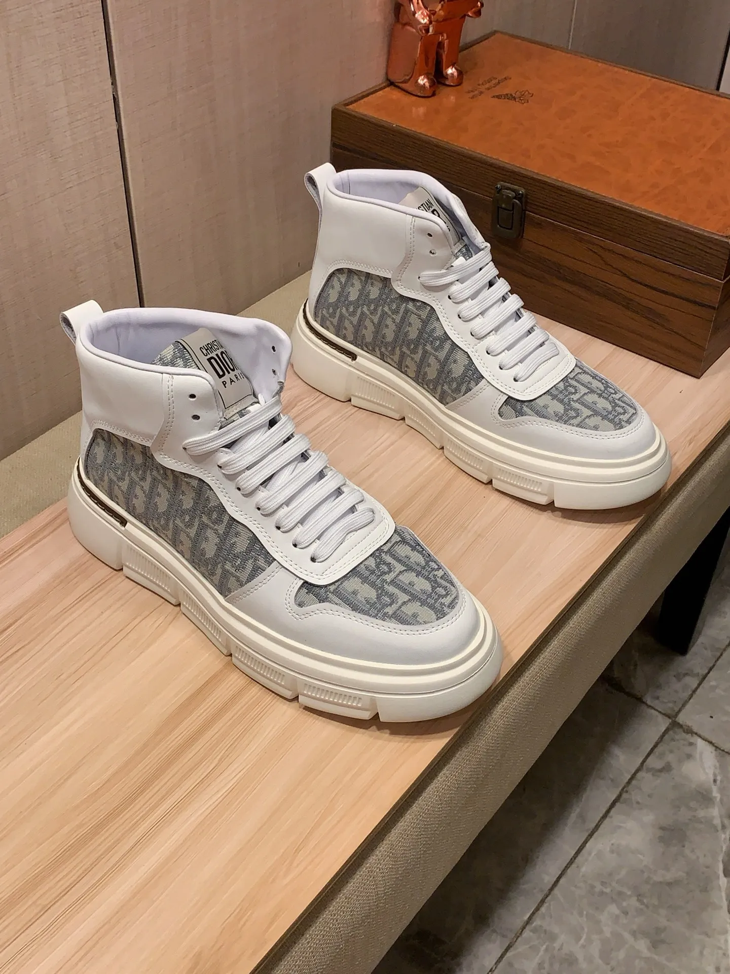 High-top men's shoes 💰442💰💰🎩🎩[Lightning][Lightning] "Dior DDIOR*" The latest and most popular casual shoes, top brand [Seduce] luxury~purchase, top-quality~. [Strong] The upper is made of imported breathable cowhide with material ➕ breathable sheepskin feet (•) and fine workmanship. The original stylish and stylish soft rubber wear-resistant and non-slip outsole is light and comfortable on the feet. The real thing looks better when photographed. 122: code: 38-44, 2️⃣ colors selected